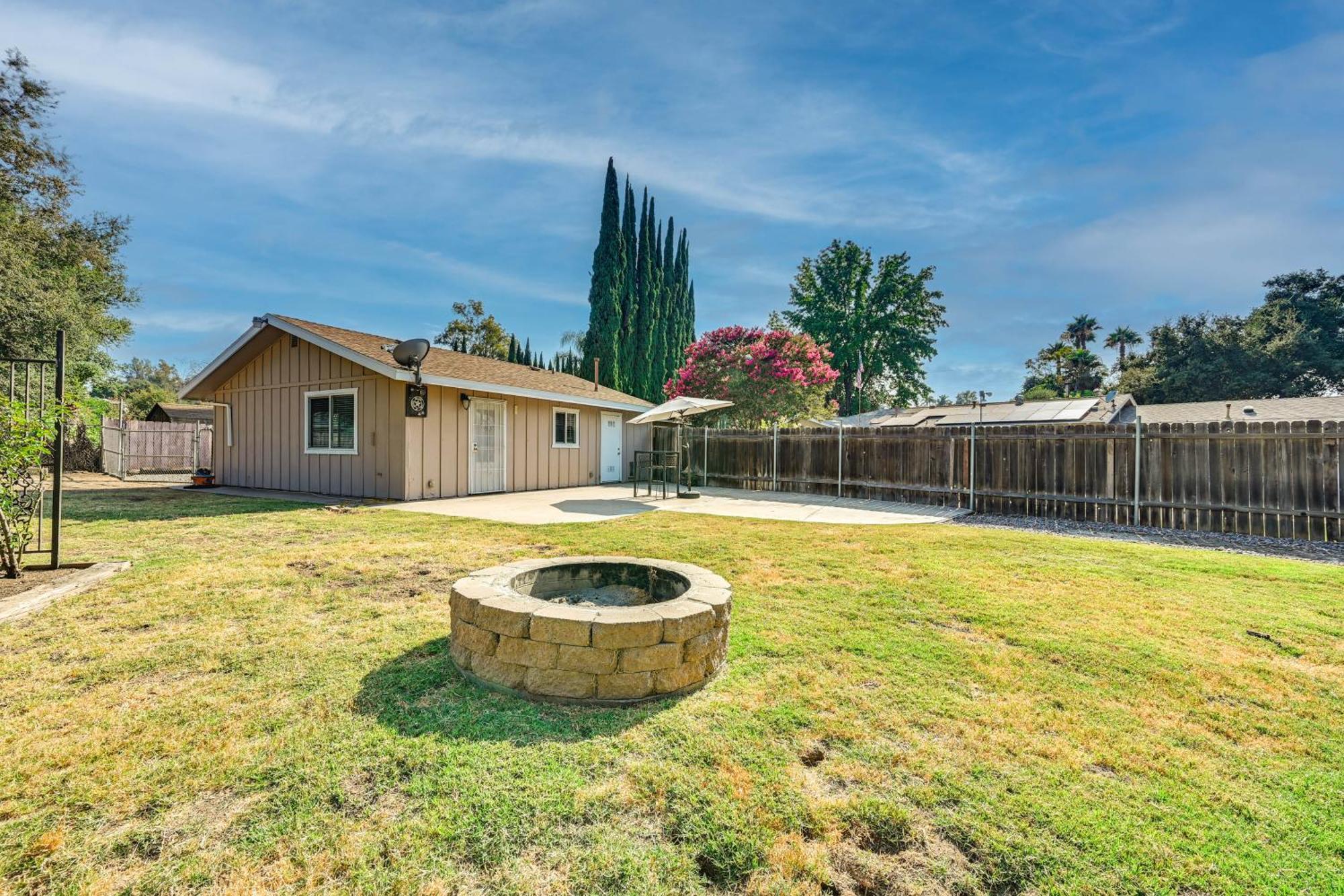 Lakeside Home With Fire Pit 4 Mi To Lake Jennings! Exterior photo