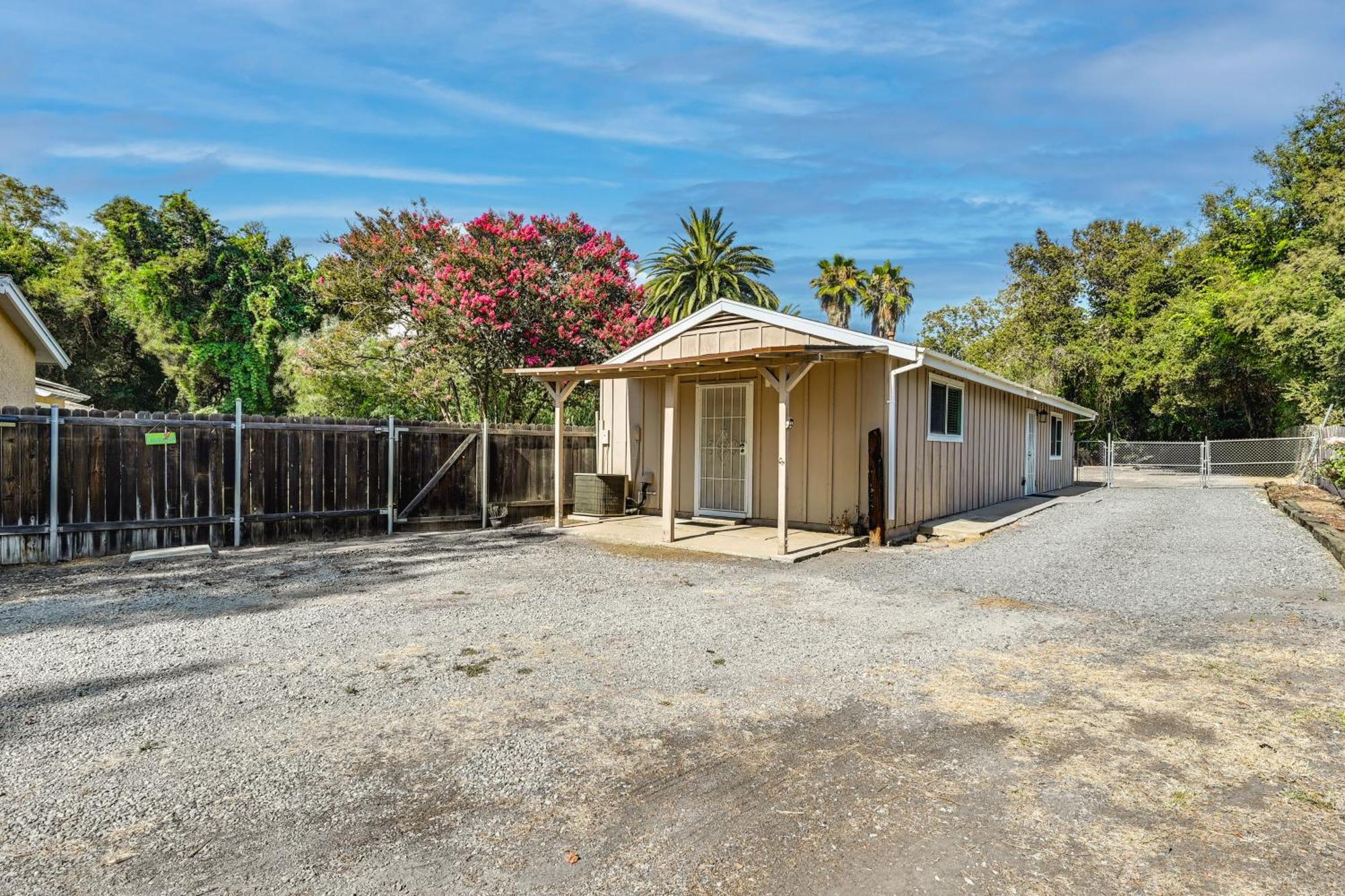 Lakeside Home With Fire Pit 4 Mi To Lake Jennings! Exterior photo